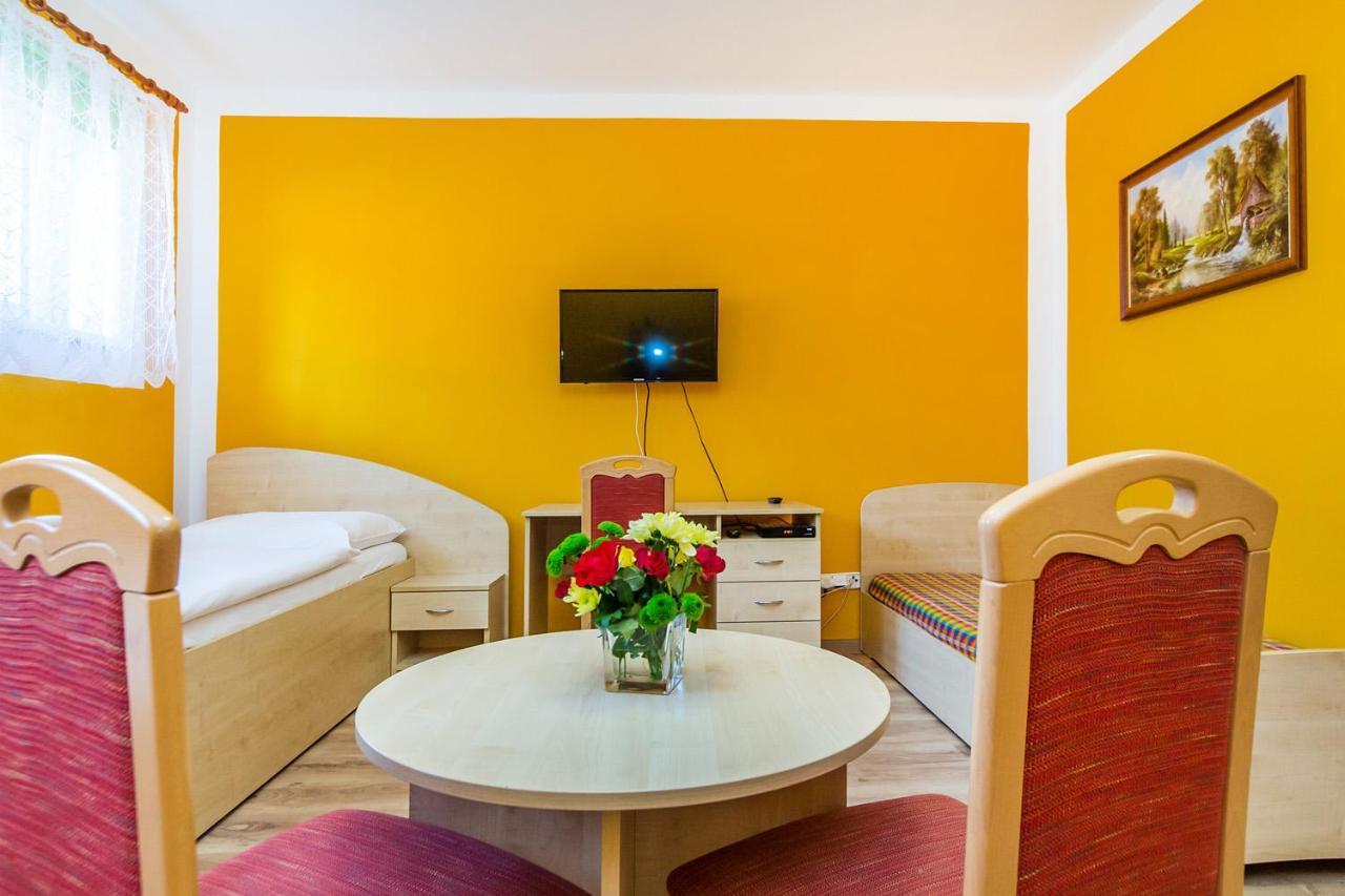Hotel & Motorest V Udoli Zlateho Potoka Blsany 외부 사진