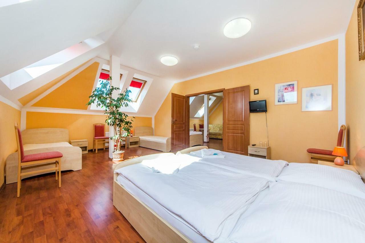Hotel & Motorest V Udoli Zlateho Potoka Blsany 외부 사진