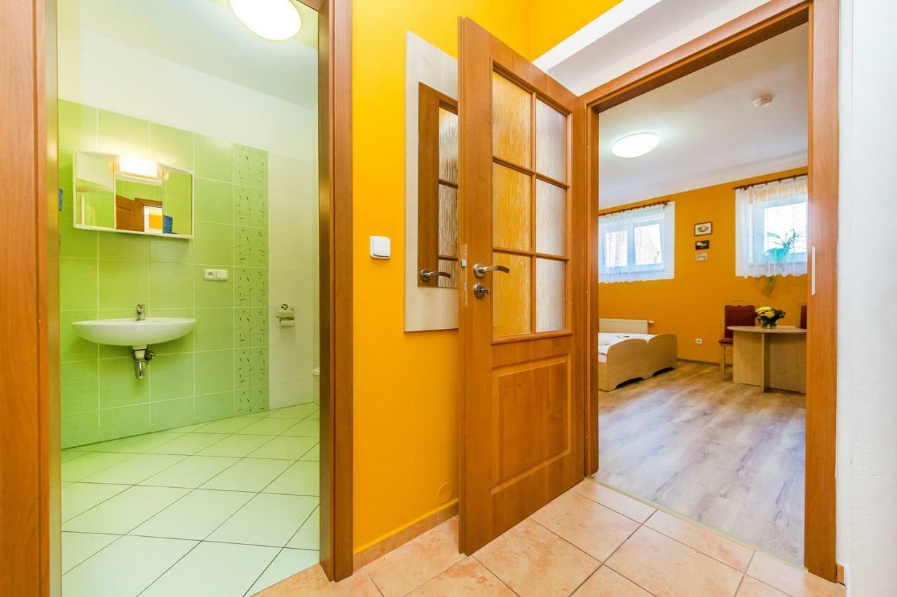 Hotel & Motorest V Udoli Zlateho Potoka Blsany 외부 사진